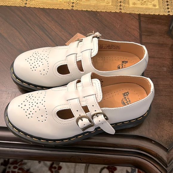 Dr. Martens Women's 8065 Mary Jane size 7 Brand new w Tags - Picture 4 of 7